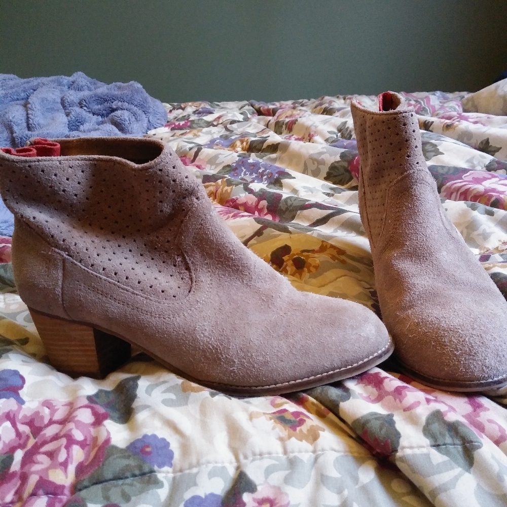 Dolce vita booties genuine suede size 8.5